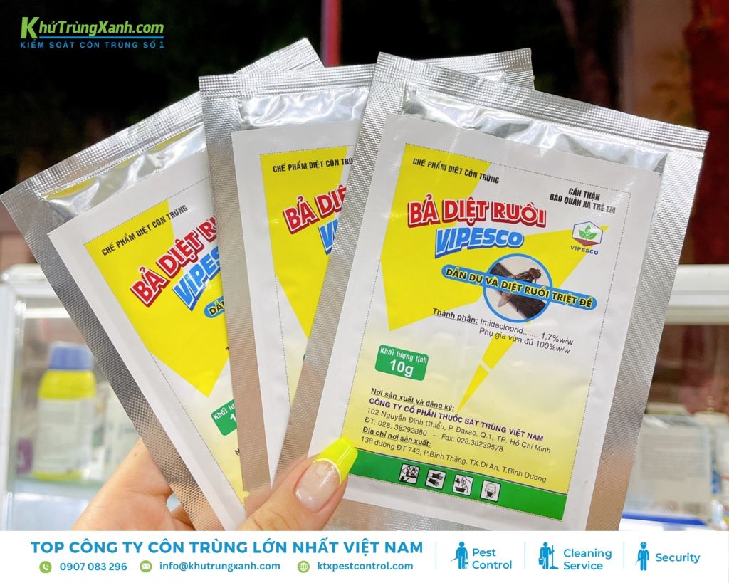 Đặt bả ở những nơi ruồi thường đậu, như gần thùng rác, cửa sổ, bàn ăn..